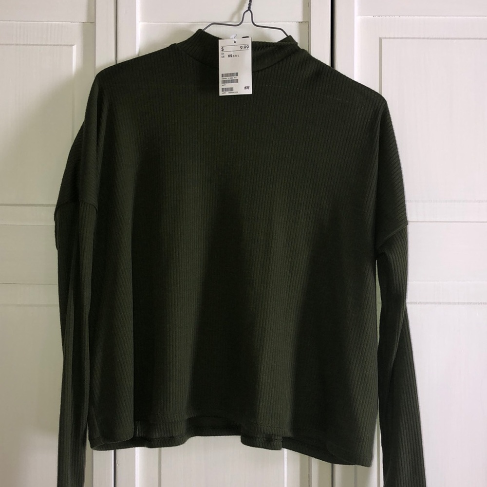 H&M unworn green mock neck top